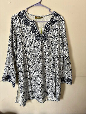 Rock flower paper Floral Tunic in Blue & White Size Small NWT